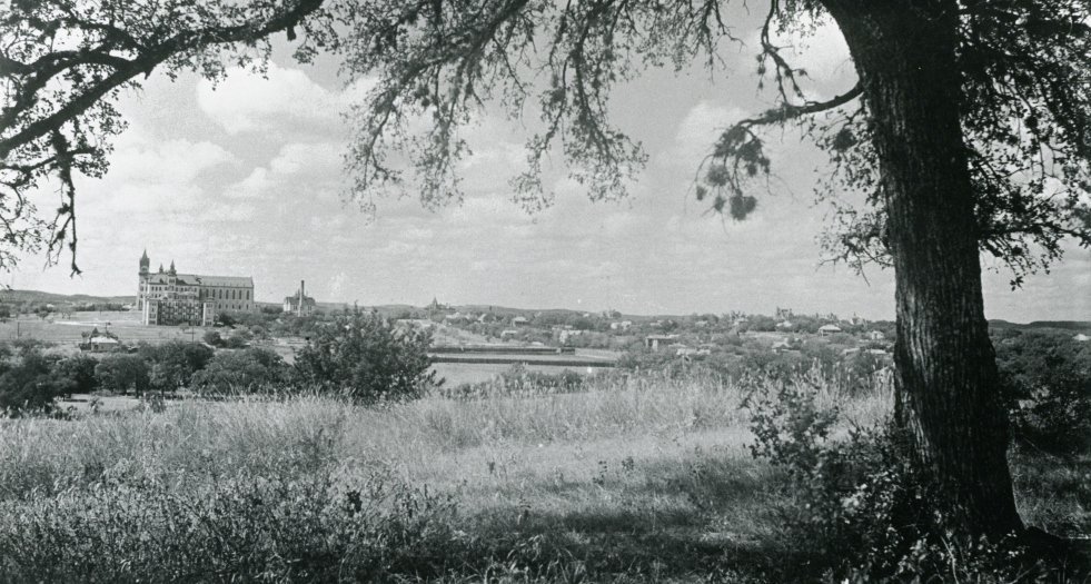 1906 Old Main from LBJ Library.jpg