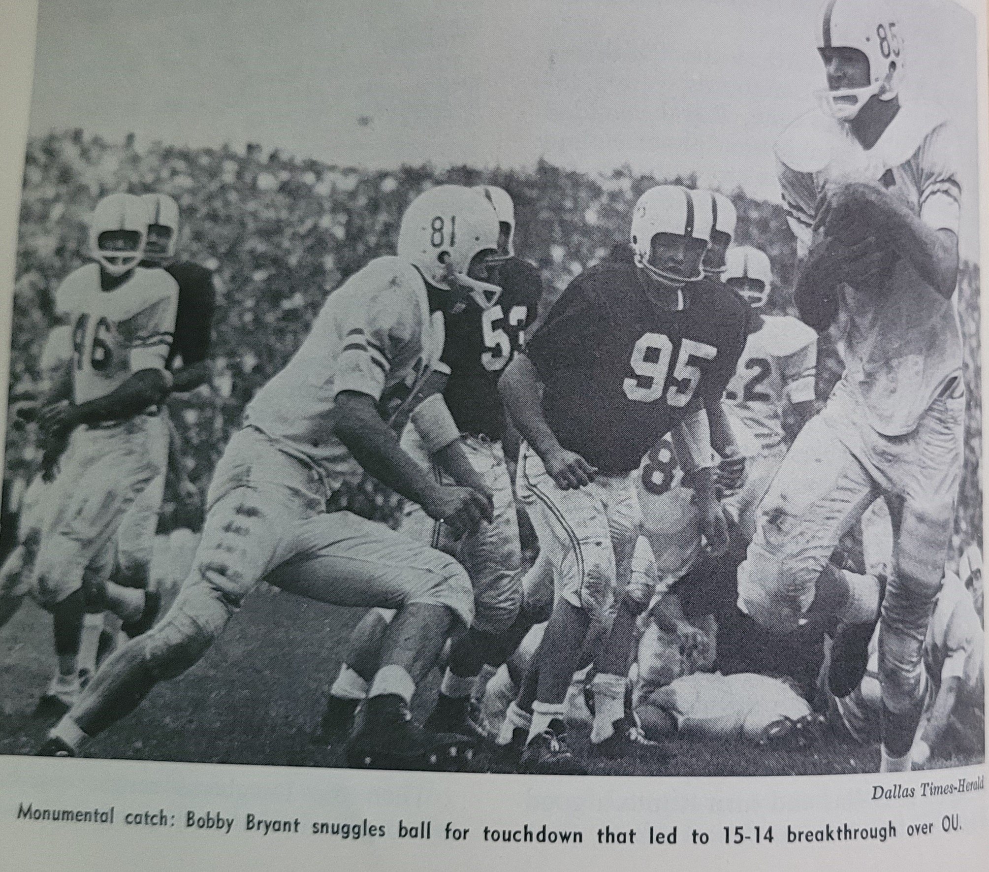 1958 Texass ou - Bobby Bryant makes touchdown to win 15-14..jpg